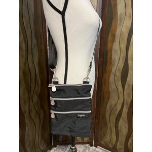 Baggallini Black Nylon Comrade Triple Zip Crossbody Bagg